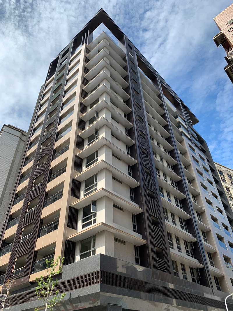 智城建案大樓外觀